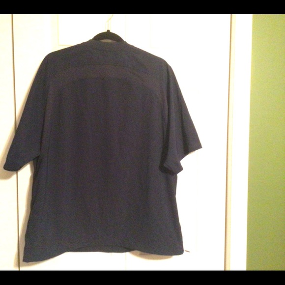 Under Armour, boys navy blue, warm up shirt, size med. - Picture 2 of 5